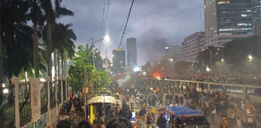 Berita Top 3 Hari Ini: Beratus -ratus kanak -kanak Indonesia masih ditahan oleh polis selepas demonstrasi Ogos