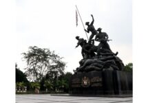 Gema yang jatuh di Tugu Negara pada Hari Peringatan