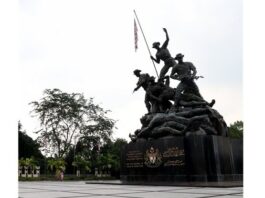 Gema yang jatuh di Tugu Negara pada Hari Peringatan