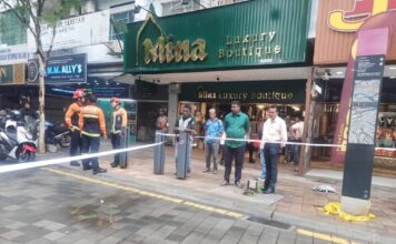 Keruntuhan jalan di kawasan Masjid India Kuala Lumpur menutup bahagian Jalan Bunus