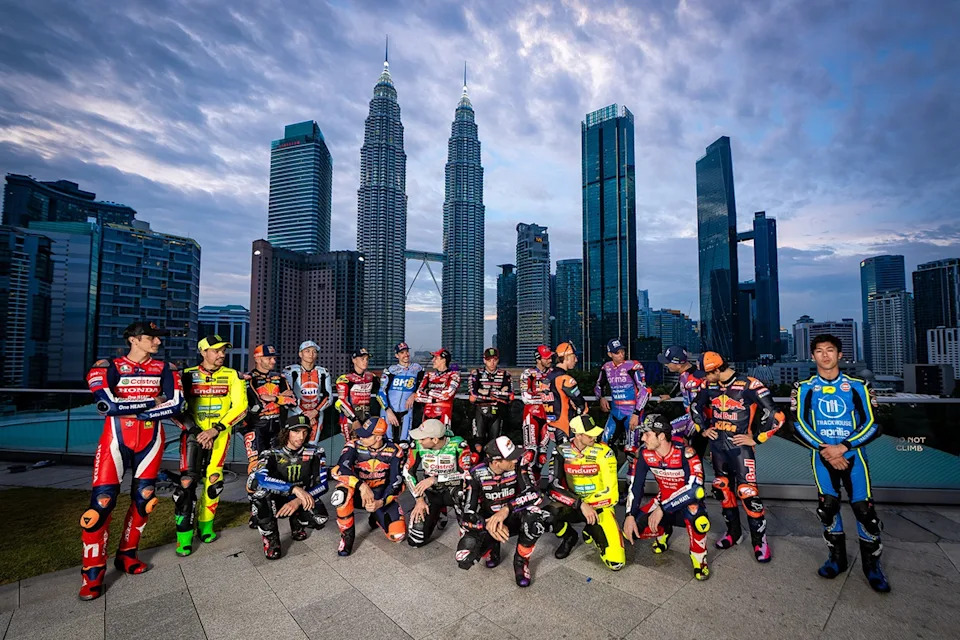 Gambar kumpulan pelumba MotoGP