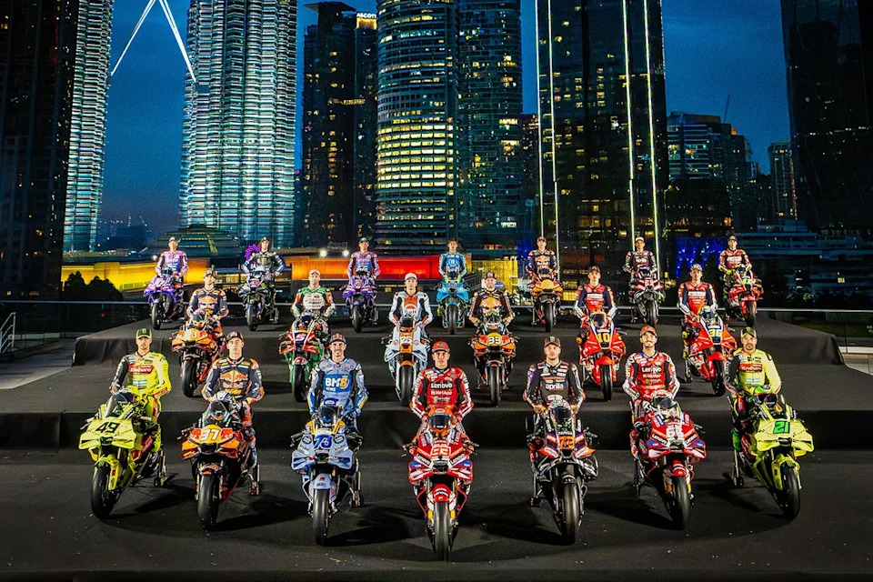 Gambar kumpulan pelumba MotoGP