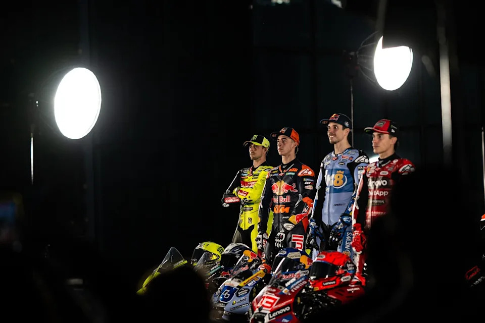 Gambar kumpulan pelumba MotoGP