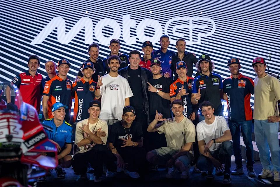 Gambar kumpulan pelumba MotoGP