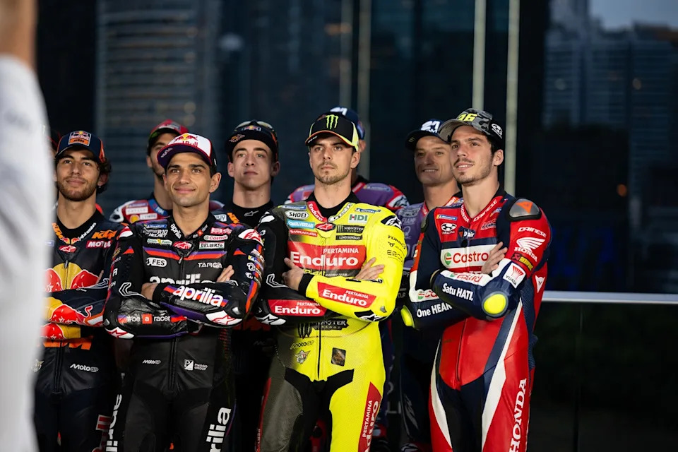 Gambar kumpulan pelumba MotoGP