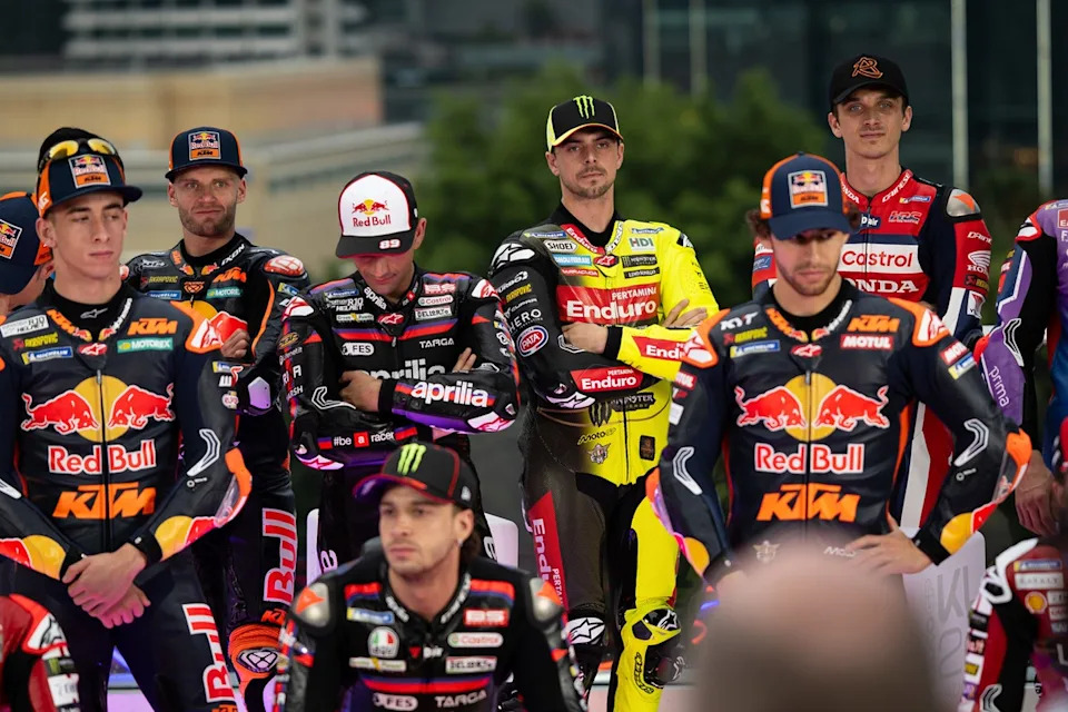 Gambar kumpulan pelumba MotoGP