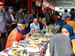 Anwar bergurau politik boleh berhenti seketika untuk ‘nasi dagang’ selepas meleret kepada ahli politik ‘merengek’