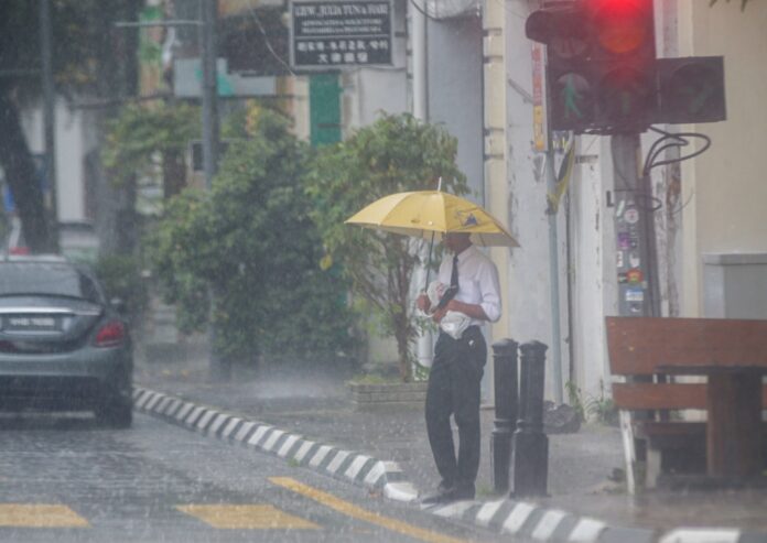 Ribut petir, ramalan hujan lebat untuk KL, Putrajaya dan 10