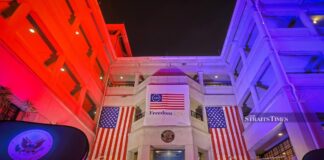 Kedutaan AS di KL akan menyala dengan warna merah, putih dan biru untuk ulang tahun ke-250 Amerika