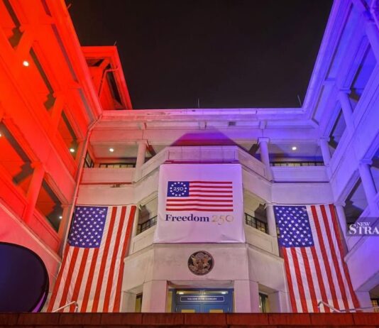 Kedutaan AS di KL akan menyala dengan warna merah, putih dan biru untuk ulang tahun ke-250 Amerika