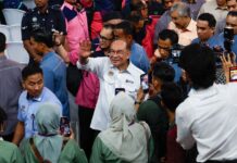 PM Anwar kekal sebagai pemimpin politik paling disukai negara, kata tinjauan Merdeka Center