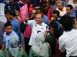 PM Anwar kekal sebagai pemimpin politik paling disukai negara, kata tinjauan Merdeka Center