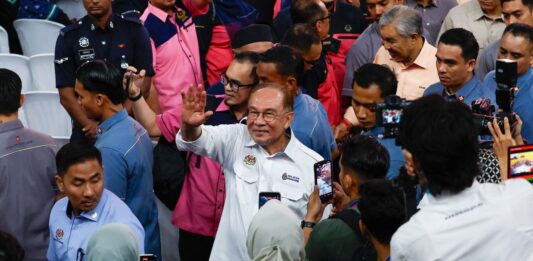 PM Anwar kekal sebagai pemimpin politik paling disukai negara, kata tinjauan Merdeka Center